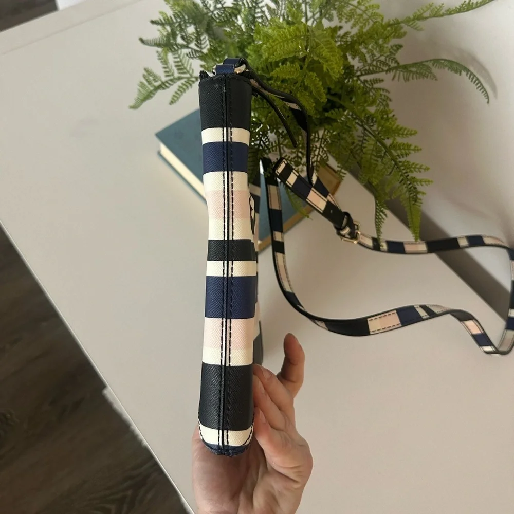 Like New Kate Spade New York Black Blue Cruise Stripe Laurel Way Rima Crossbody